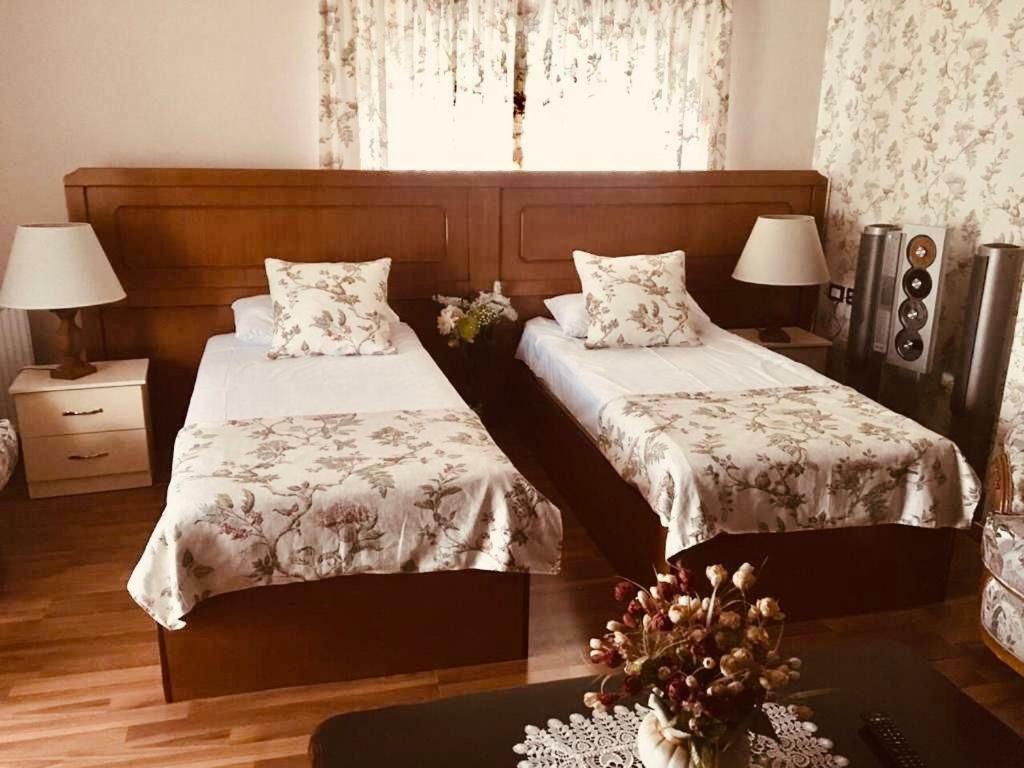 Guest House Stena Erseke Bagian luar foto